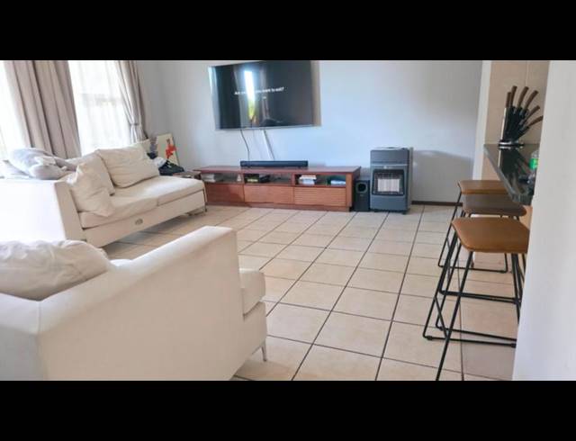 2 BEDROOM PROPERTY TO RENT IN LONEHILL